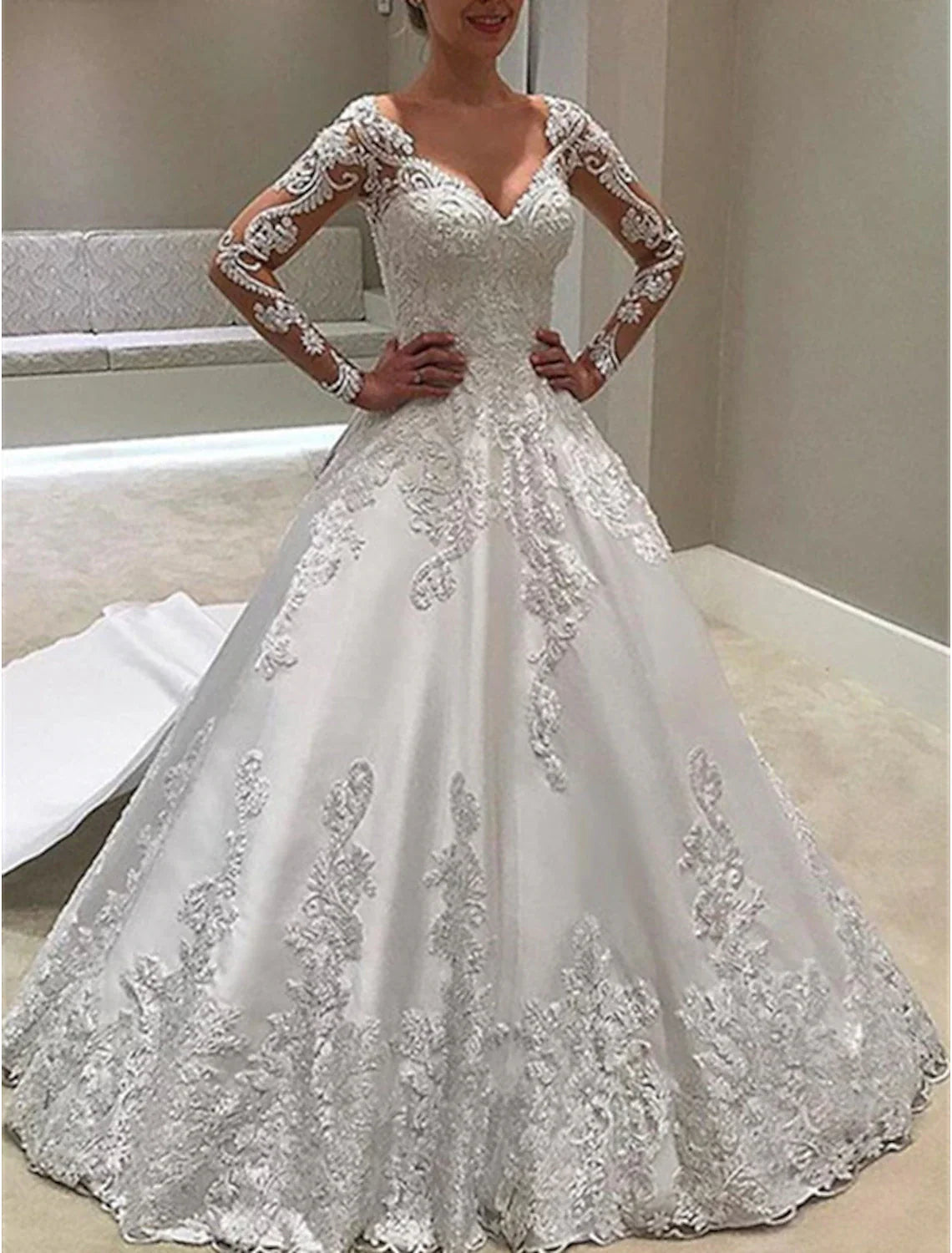 Engagement Formal Wedding Dresses Ball Gown Sweetheart Long Sleeve Court Train Satin Bridal Gowns With Buttons Appliques Formal Wedding Dress