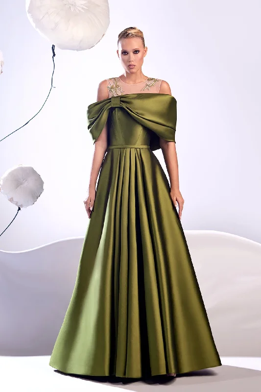 Bow detailed pleated gown Minimalist unclassified dresses