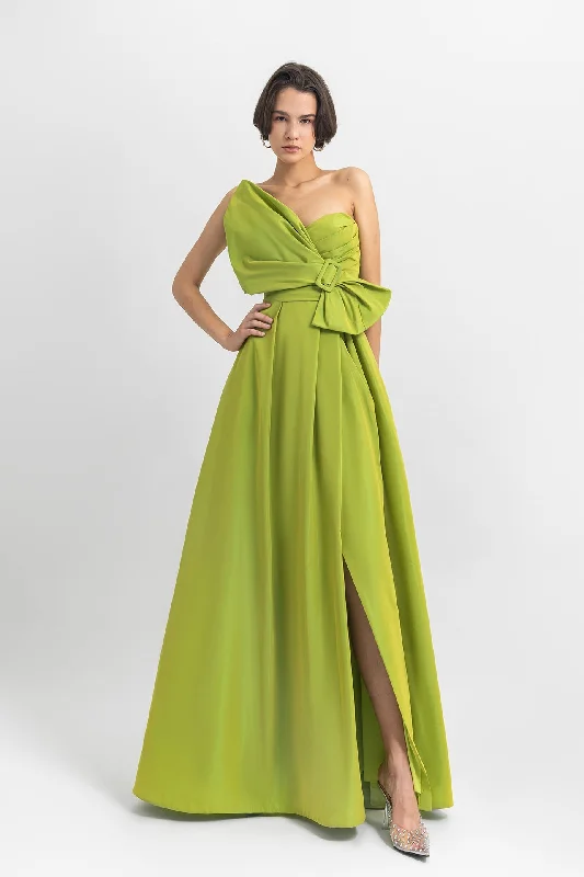 Bow-like design, strapless taffeta dress with open slit on the side. Short unclassified dresses