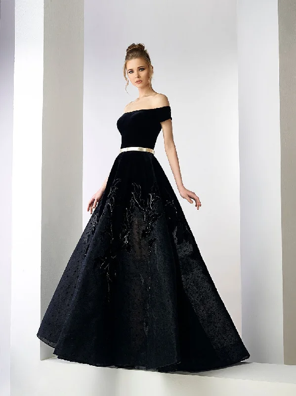 Off shoulder velvet bodice ball gown Gothic unclassified dresses