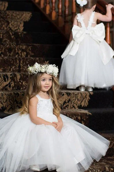 Princess Ball Gown White Tulle Flower Girl Dress with Bow Knot Floor-length Tulle Dress